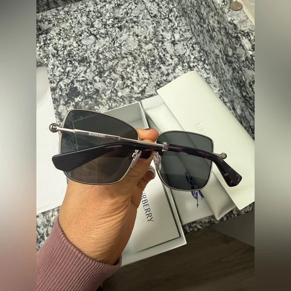 New Burberry Sunglasses with Tortoise Shell Arms - Picture 4 of 12